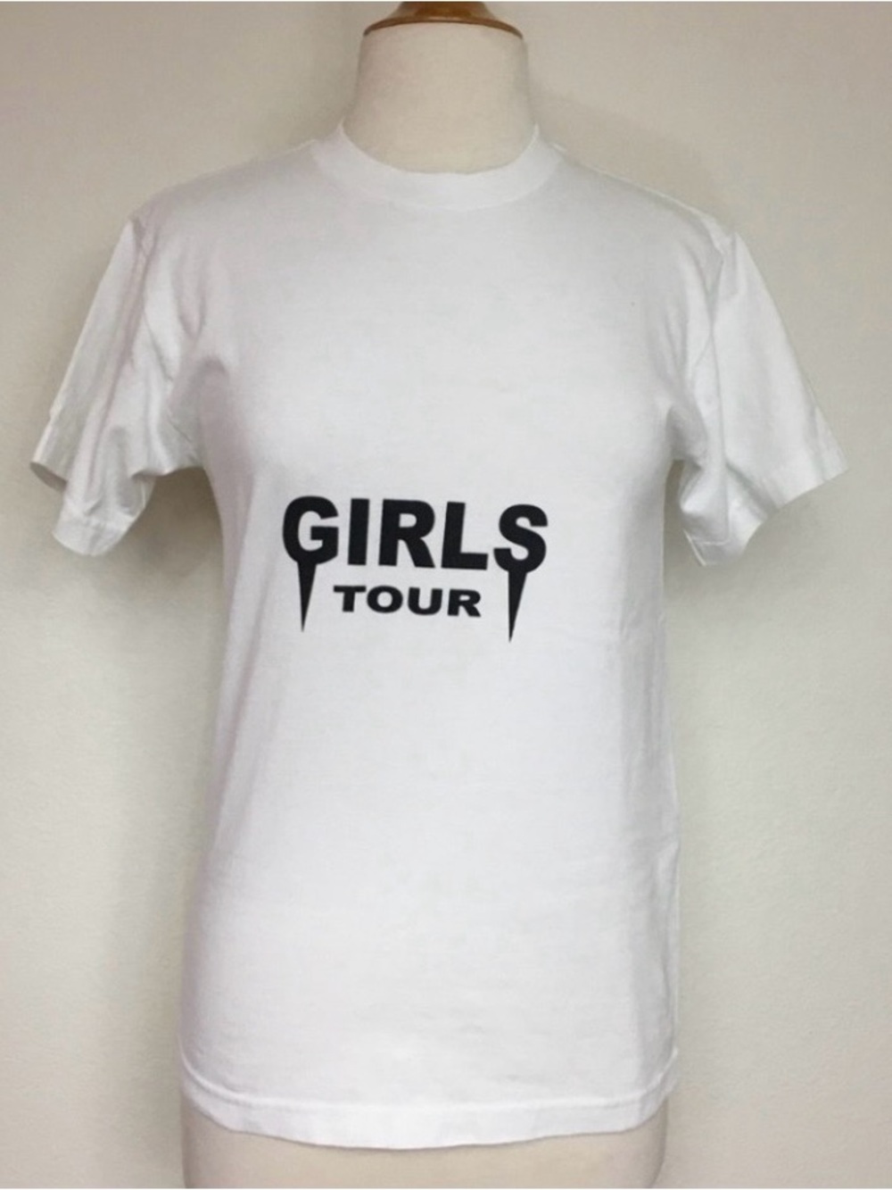 3/$25 Girls Tour Junior White Crew Cotton T-Shirt Streetwear Girlhoodcore Size S